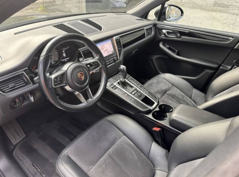 Découvrez le plaisir de conduire un SUV Porsche Macan S