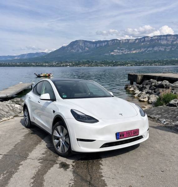 Tesla Model Y Dual Motors proche de Chambéry en Savoie