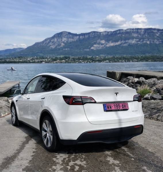 Tesla Model Y Dual Motors proche de Chambéry en Savoie