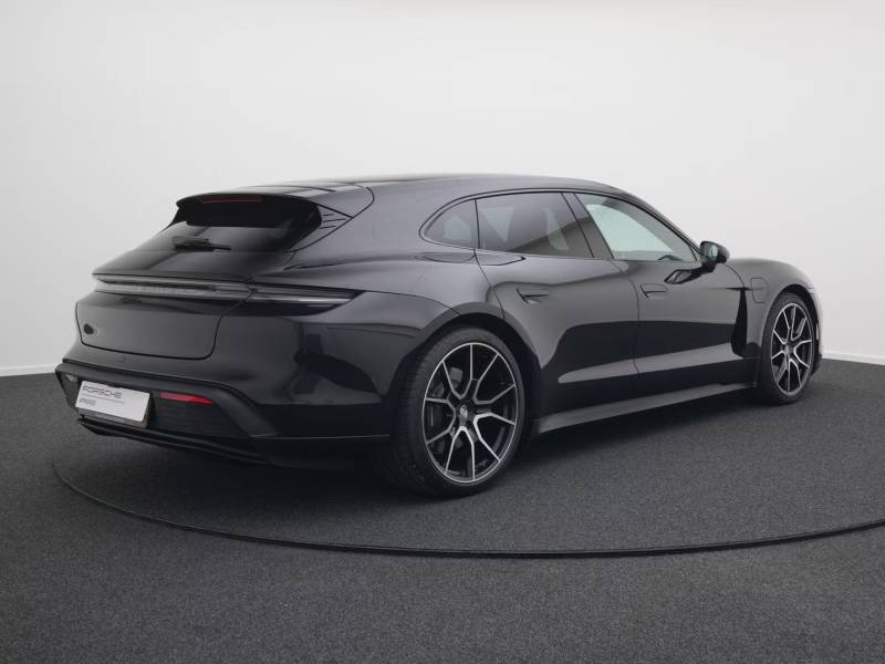 Porsche Taycan sport turismo proche de Lyon dans le Rhône