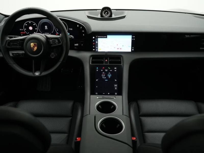 Porsche Taycan sport turismo proche de Lyon dans le Rhône