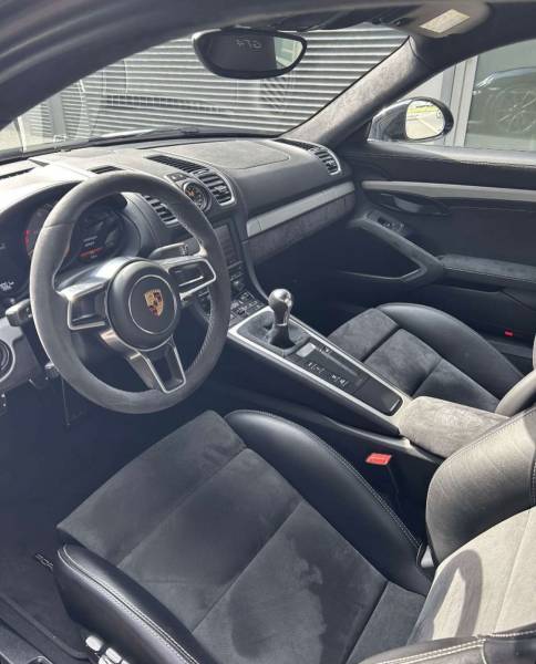 Porsche GT4 à Grenoble en Isère