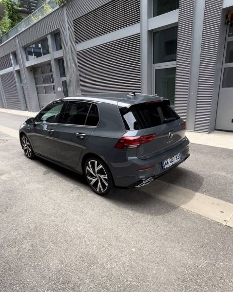 VOLKSWAGEN GOLF VIII R-LINE à Genève en Suisse