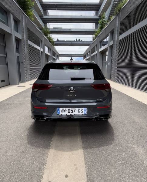 VOLKSWAGEN GOLF VIII R-LINE à Genève en Suisse