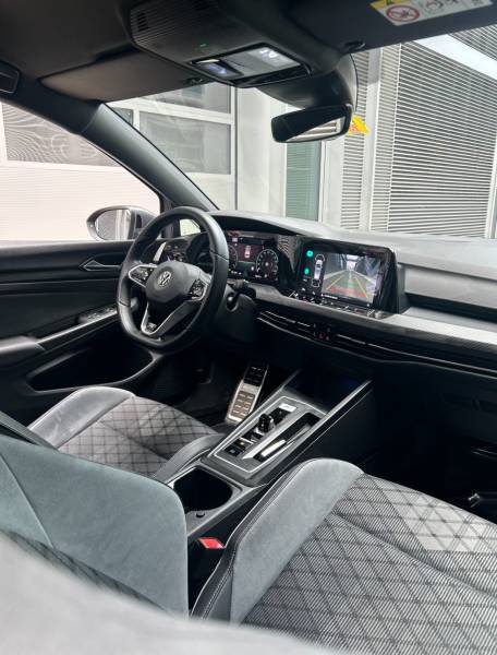 Vente de VOLKSWAGEN GOLF 8 R-LINE E-TSI à Lyon et région Rhône-Alpes
